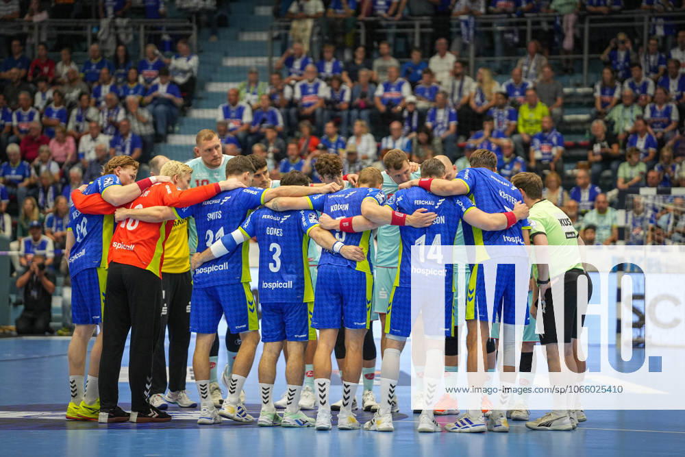 Daikin Handball Bundesliga, VfL Gummersbach MT Melsungen, 03 09 2025 VfL Gummersbach team before kick-off, Daikin Handball Bundesliga, VfL Gummersbach MT Melsungen, 03 09 2025, Schwalbe Arena, Gummersbach, Germany