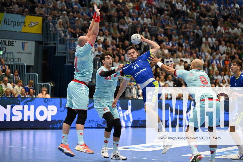 Kay Smits VfL Gummersbach 31 vs Arnar Freyr Arnarsson MT Melsungen 21 and Adrian Sipos MT Melsungen 8 GER, VfL Gummersbach vs MT Melsungen, Handball, Daikin 1 Bundesliga, Matchday 2, Season 2025 2026, 04 09 2025 GER, VfL Gummersbach vs MT Melsungen, Handball, Daikin 1 Bundesliga, Matchday 2, Season 2025 2026, 04 09 2025 Gummersbach