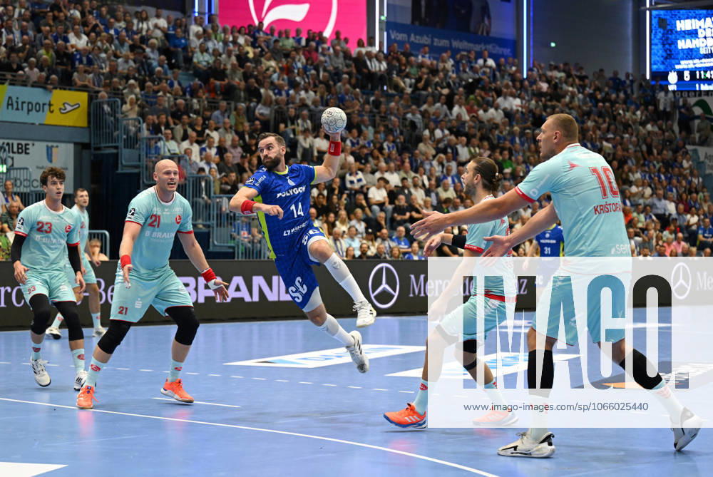 Teitur Einarsson VfL Gummersbach 14 at the circle GER, VfL Gummersbach vs MT Melsungen, Handball, Daikin 1 Bundesliga, 2 Matchday, Season 2025 2026, 04 09 2025 GER, VfL Gummersbach vs MT Melsungen, Handball, Daikin 1 Bundesliga, 2 Matchday, Season 2025 2026, 04 09 2025 Gummersbach