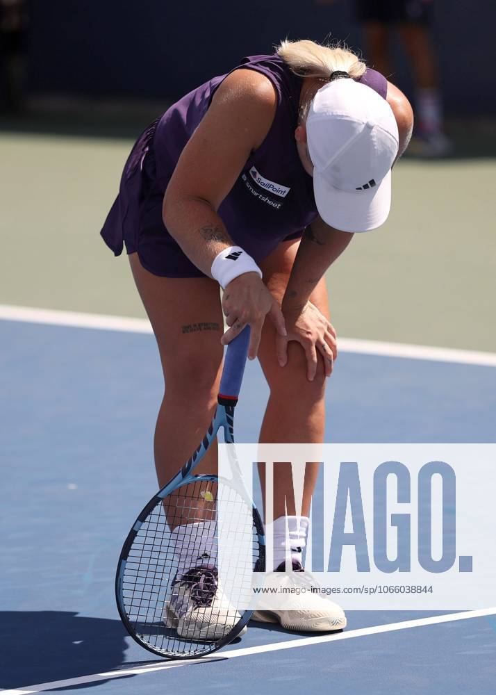Sonay Kartal of GB frustrated 2025 US Open, Day Three, USTA Billie Jean King National Tennis Center, New York, USA - 26 Aug 2025