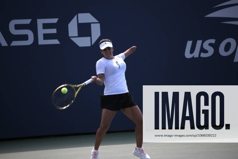 Sam shnowske vs thalita rodrigues in para standing t1, 1st round at us open tennis 2025. (spo) sam shnowske vs thalita rodrigues in para standing t1, 1st round at us open tennis 2025. September 4, 2025, new york, usa : american sam shnowske(in black cap & grey shirt) vs brazilian thalita rodrigues (in white cap & shirt) in para standing t1, 1st round of us open tennis 2025. Para standing tennis is the format for people with physical impairments who want to play tennis without using a wheelchair. This includes, but not limited to, people with limb loss, limb deficiencies, cerebral palsy, acquired brain injuries or people of short stature amid the 145th us open, which is one of four annual grand slam tennis tournaments, held in late august and early september on hard courts at the usta billie jean king national tennis center in flushing meadows, queens, new york. The tournament features men s, women s, and mixed singles and doubles championships, plus wheelchair events. It is run by the united states tennis association (usta) and is the final major tournament of the year. This 2025 tournament is celebrating the 75th anniversary of althea gibson breaking the color barrier, which is being honored with a special theme and artwork for the event. Credit: niyi fote thenews2 (Foto: Niyi Fote Thenews2 imago images) SPO