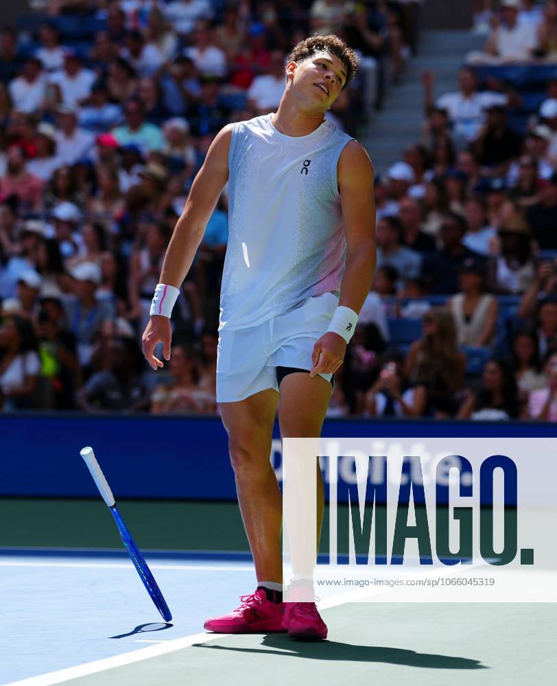 Ben Shelton in first round action 2025 US Open, Day One, USTA Billie Jean King National Tennis Center, New York, USA - 24 Aug 2025New York USTA Billie Jean King National T New York (NY) United States of America