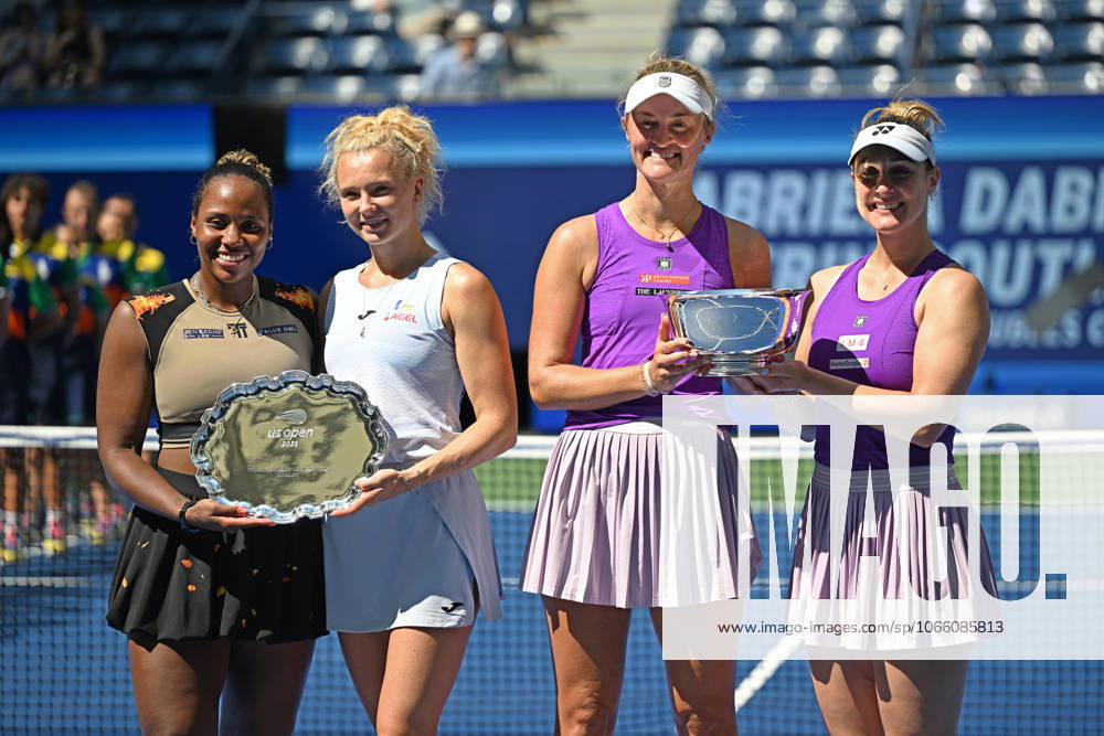 (250906) -- NEW YORK, Sept. 6, 2025 -- Gabriela Dabrowski (1st R) Erin Routliffe (2nd R) and Katerina Siniakova (2nd L) Taylor Townsend pose for photos during the victory ceremony for the women s doubles final match between Gabriela Dabrowski of Canada Erin Routliffe of New Zealand and Katerina Siniakova of the Czech Republic Taylor Townsend of the United States at the 2025 US Open tennis championships in New York, the United States, Sept. 5, 2025. ) (SP)U.S.-NEW YORK-TENNIS-US OPEN-WOMEN S DOUBLES LixRui