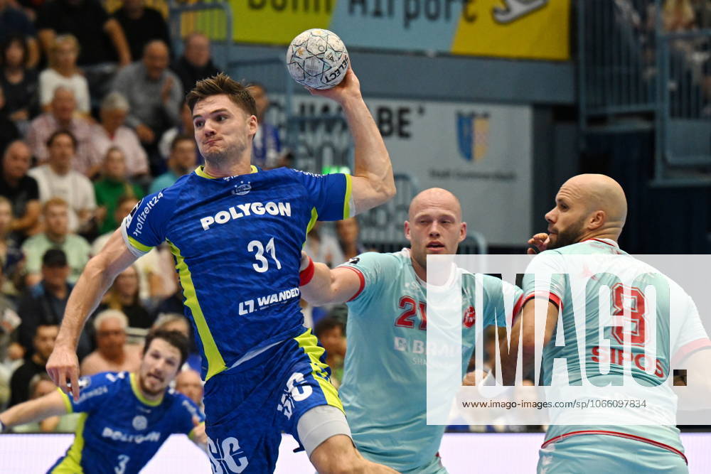 Kay Smits VfL Gummersbach 31 vs Arnar Freyr Arnarsson MT Melsungen 21 and Adrian Sipos MT Melsungen 8 GER, VfL Gummersbach vs MT Melsungen, Handball, Daikin 1 Bundesliga, Matchday 2, Season 2025 2026, Schwalbe Arena Gummersbach, 04 09 2025 GER, VfL Gummersbach vs MT Melsungen, Handball, Daikin 1 Bundesliga, 2 Matchday, Season 2025 2026, Schwalbe Arena Gummersbach, 04 09 2025 Gummersbach