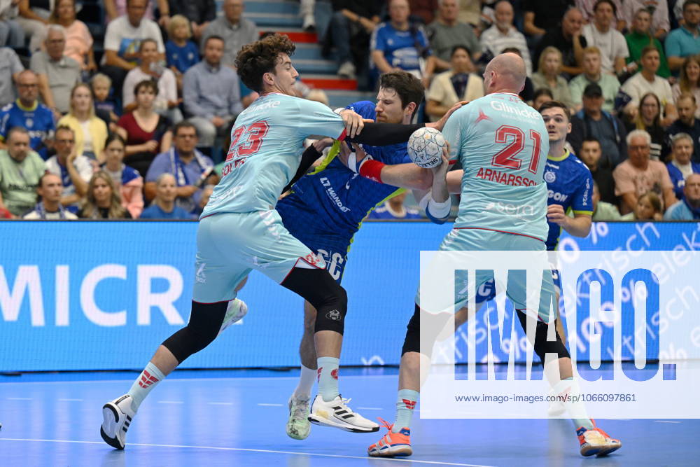 3 Joao Gomes VfL Gummersbach 3 vs Marti Soler Biescas MT Melsungen 23 and Arnar Freyr Arnarsson MT Melsungen 21 GER, VfL Gummersbach vs MT Melsungen, Handball, Daikin 1 Bundesliga, Matchday 2, Season 2025 2026, Schwalbe Arena Gummersbach, 04 09 2025 GER, VfL Gummersbach vs MT Melsungen, Handball, Daikin 1 Bundesliga, 2 Matchday, Season 2025 2026, Schwalbe Arena Gummersbach, 04 09 2025 Gummersbach