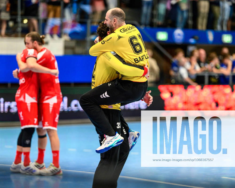 Laszlo, Bartucz TW, MT Melsungen, 61 , Kristof, Palasics TW, MT Melsungen, 32 celebrating after the final whistle GER, Thuringia, ThSV Eisenach v MT Melsungen, 1 Daikin Handballbundesliga, Handball, Matchday 3, Season 2025 2026, 07 09 2025 GER, Thuringia, ThSV Eisenach v MT Melsungen, 1 Daikin Handballbundesliga, Handball, Matchday 3, Season 2025 2026, 07 09 2025 Eisenach