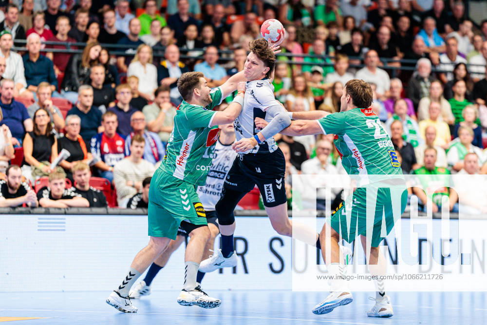 V l Ian Weber GWD Minden, 13 , Lasse Moeller SG Flensburg Handewitt, 64 , Tom Bergner GWD Minden, 28 GER, GWD Minden vs SG Flensburg Handewitt, Handball, 1 Bundesliga, Matchday 3, Season 2025 2026, 08 09 2025 GER, GWD Minden vs SG Flensburg Handewitt, Handball, 1 Bundesliga, Matchday 3, Season 2025 2026, 08 09 2025 Luebbecke