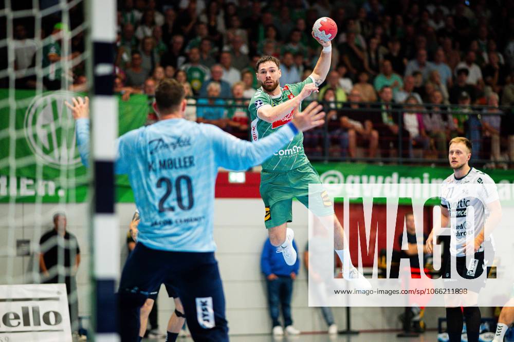 Handball, 2025 2026, 1 Bundesliga, 3 Matchday, GWD Minden SG Flensburg Handewitt L R Kevin Möller, Moller Flensburg , Max Staar Minden