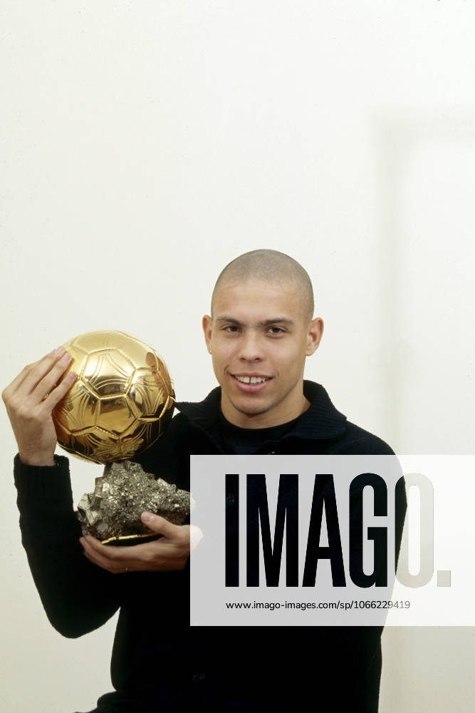Soccer Archives France Football Ballon DOr winners historical Milano, Italy, December 4, 1997 Brazilian national soccer player Ronaldo poses for a studio portrait with the 1997 Ballon dOr trophy, award of the best player of the year PRESSE SPORTS Alain De Martignac ronaldo MILAN ITALIE GermanyxJapanxUKxFrancexBelgiumxOUT
