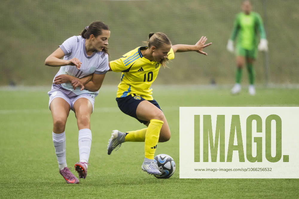 Norways Maia Melgard and Swedens Fanny Peterson during the F16 national football match between Sweden and Norway on September 10, 2025 in Örnsköldsvik