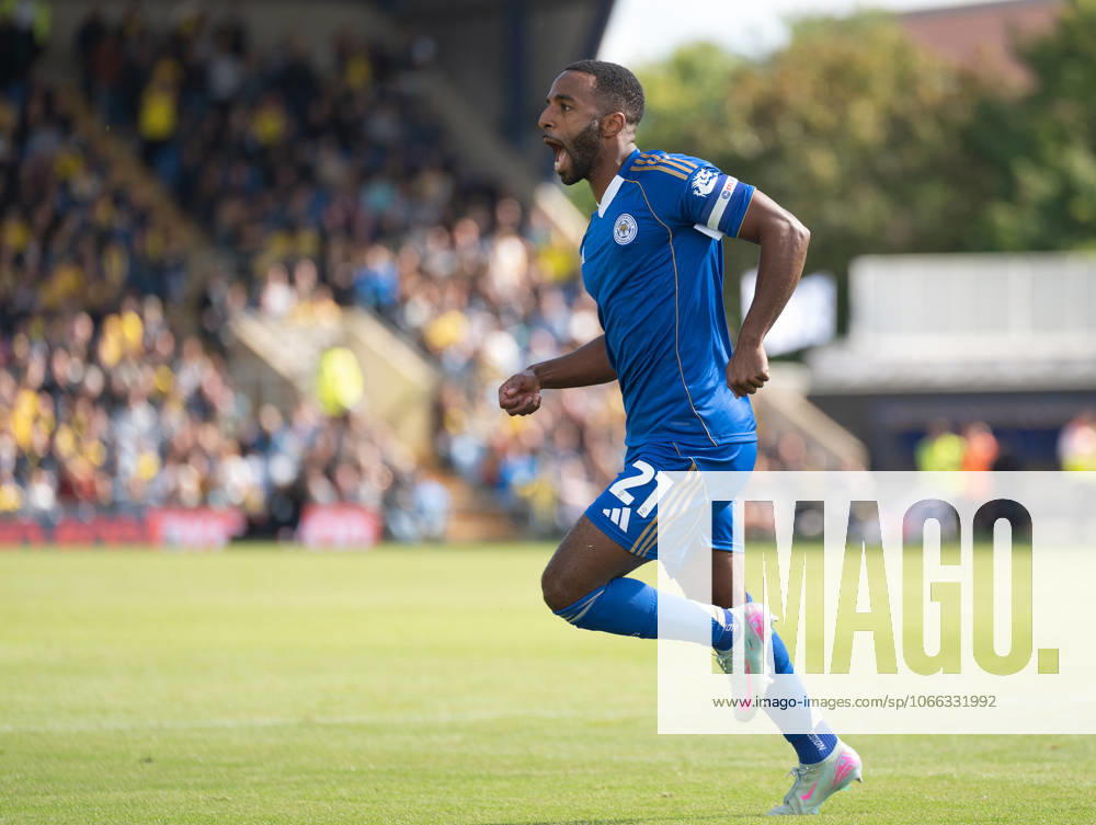 Oxford United v Leicester City Sky Bet Championship Ricardo Pereira of Leicester City celebrate scoring his first goal and the teams second against Oxford United during the Sky Bet Championship match at the Kassam Stadium, Oxford UK Newspapers OUT