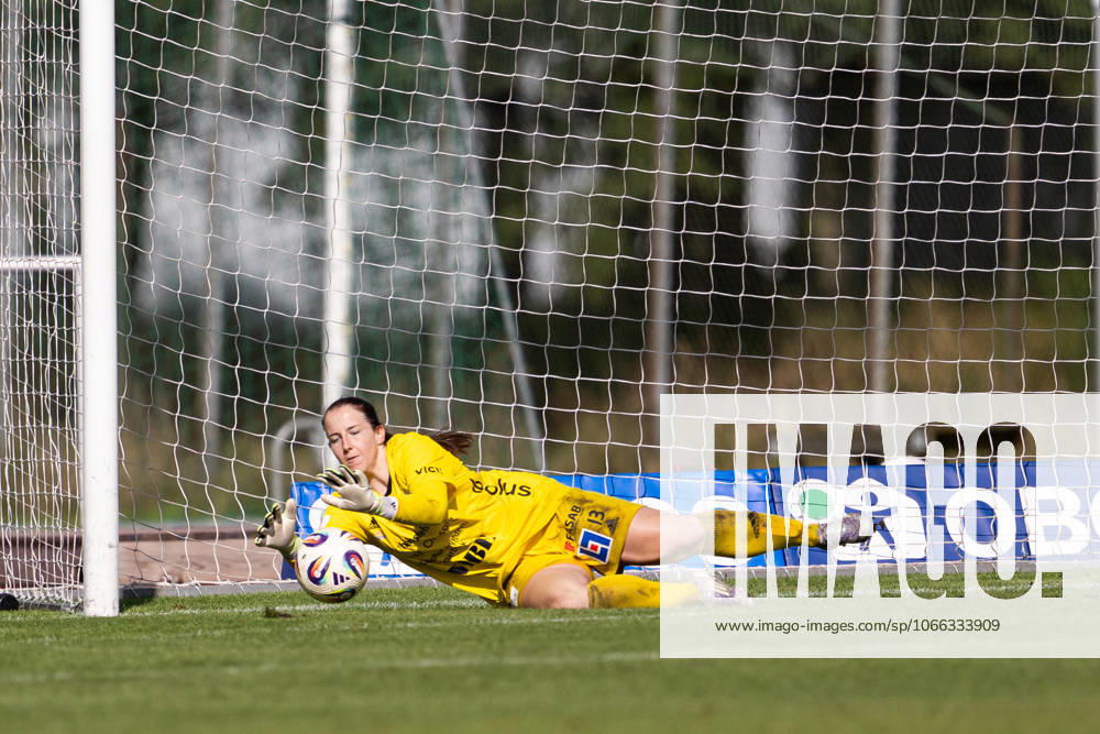 Vittsjös goalkeeper Elin Vaughan during the football match in Damallsvenskan between Alingsas and Vittsjö on September 13, 2025 in Alingsas
