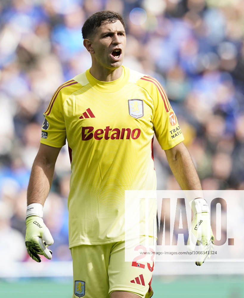 Liverpool, England, 13th September 2025. Emiliano Martinez of Aston Villa during the Everton vs Aston Villa Premier League match at Hill Dickinson Stadium, Liverpool. Picture credit should read: Andrew Yates Sportimage . SPI_005_AY_EVERTON_VILLA SPI-4134-0005