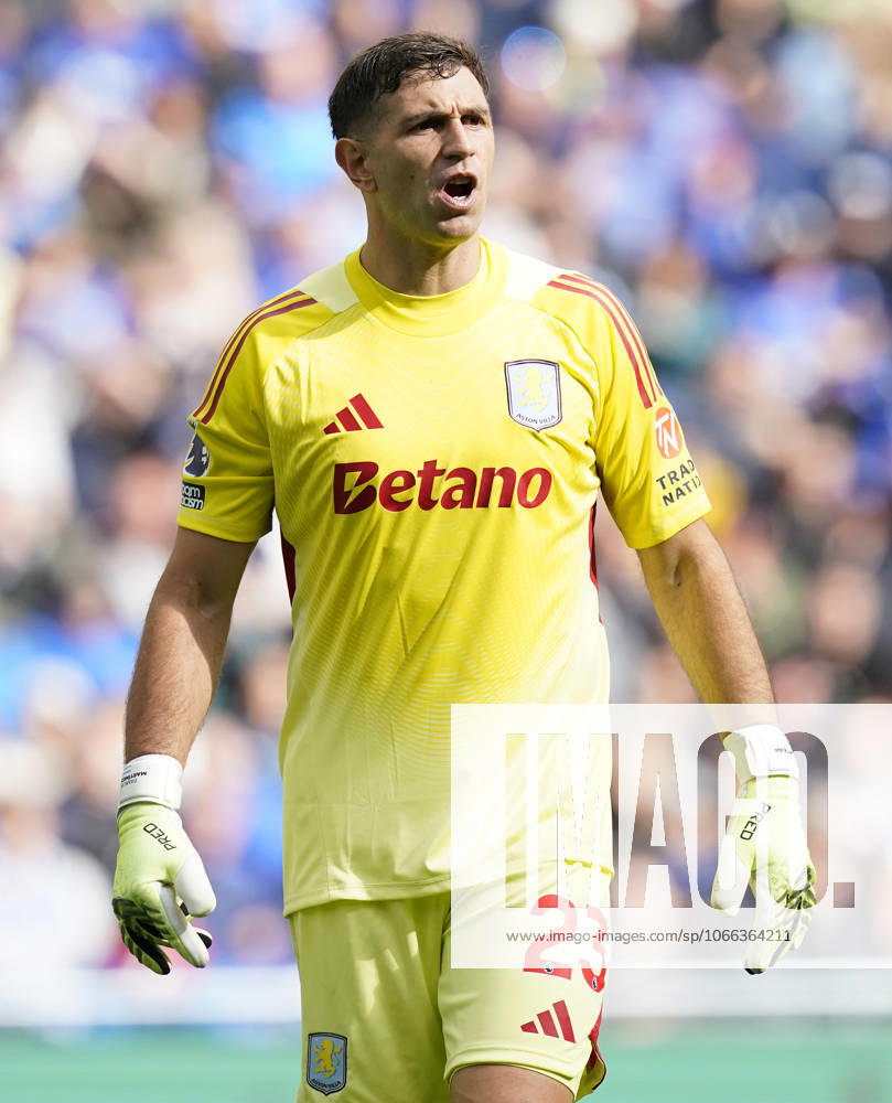 Liverpool, England, 13th September 2025. Emiliano Martinez of Aston Villa during the Everton vs Aston Villa Premier League match at Hill Dickinson Stadium, Liverpool. Picture credit should read: Andrew Yates Sportimage . SPI_040_AY_EVERTON_VILLA SPI-4134-0034