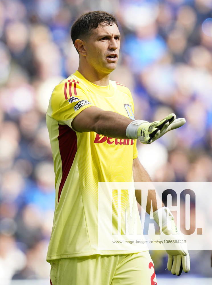 Liverpool, England, 13th September 2025. Emiliano Martinez of Aston Villa during the Everton vs Aston Villa Premier League match at Hill Dickinson Stadium, Liverpool. Picture credit should read: Andrew Yates Sportimage . SPI_041_AY_EVERTON_VILLA SPI-4134-0035