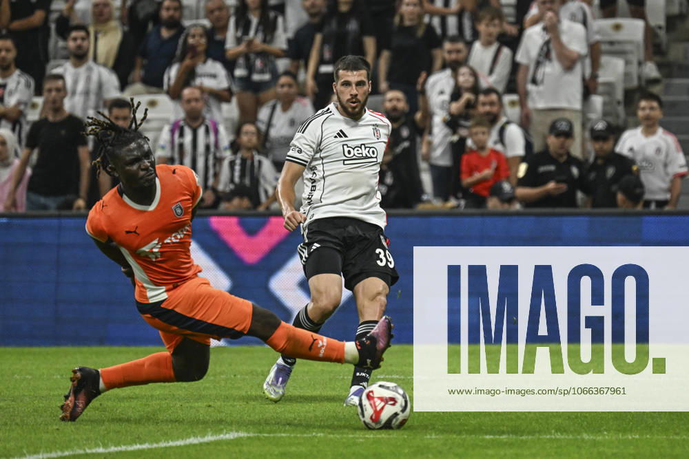 Besiktas v RAMS Basaksehir - Turkish Super Lig ISTANBUL, TURKIYE - SEPTEMBER 13: David Jurasek (39)) of Besiktas in action against Festy Ebosele (L) of RAMS Basaksehir during the Turkish Super Lig week 5 football match between Besiktas and RAMS Basaksehir at Tupras Stadium in Istanbul, Turkiye, on September 13, 2025. Murat Sengul Anadolu Istanbul Turkey. Editorial use only. Please get in touch for any other usage.