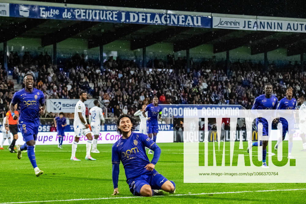 Joie des joueurs de lAS Monaco apràs le but de Takumi Minamino (AS Monaco)