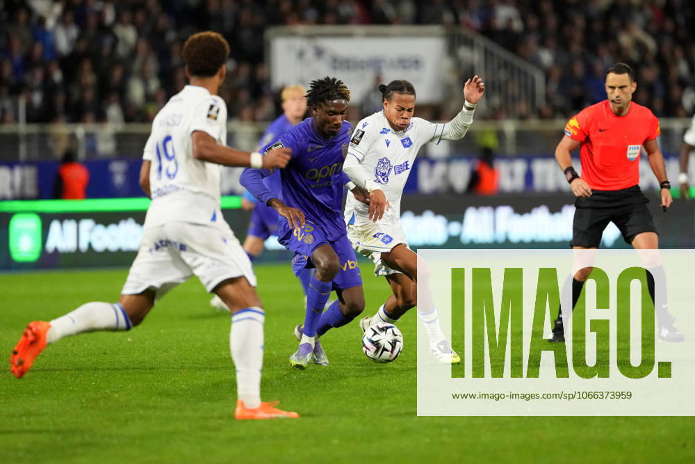 AJ Auxerre v AS Monaco - Ligue 1 McDonald s 2025 2026 23 Aladji BAMBA (asm) - 05 Kevin DANOIS (aja) during the Ligue 1 McDonald s match between Auxerre and Monaco at Stade Abbe Deschamps on September 13, 2025 in Auxerre, France. Auxerre France