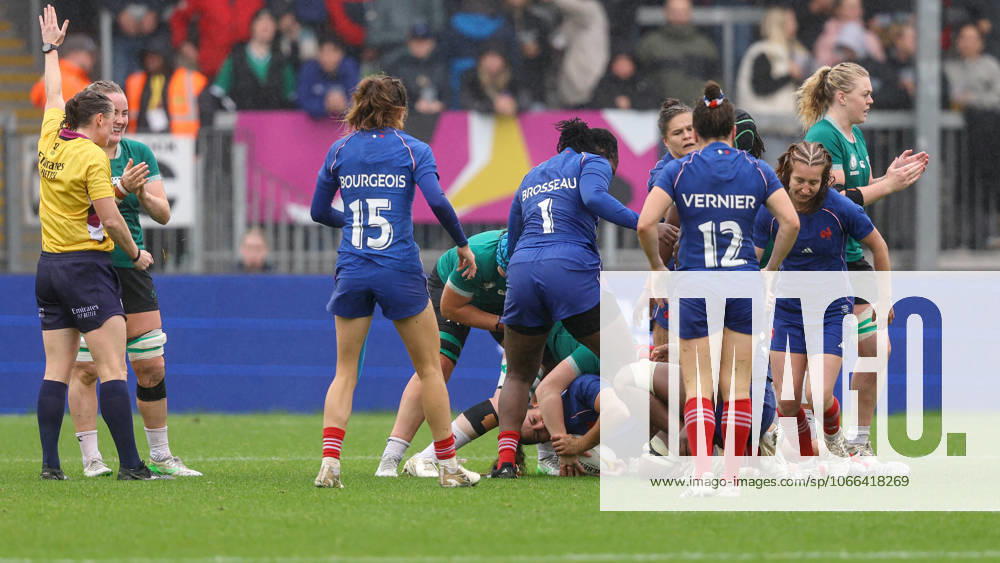 2025 Women s Rugby World Cup Quarter-Final, Sandy Park, Exeter, England 14 9 2025 France vs Ireland Frances Axelle Berthoumieu holds the arm of Aoife Wafer of Ireland Axelle Berthoumieu holds the arm of Aoife Wafer 14 9 2025