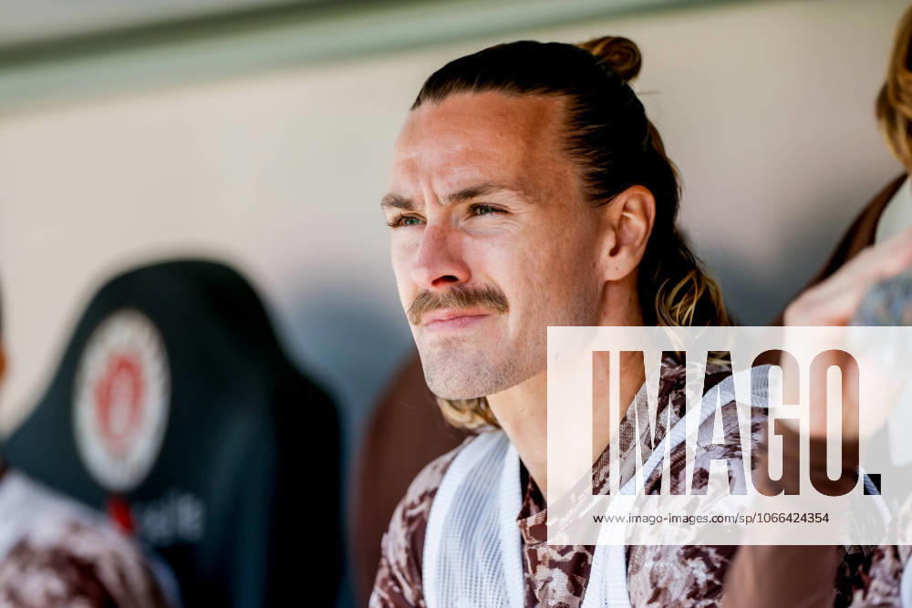 Soccer, 1 Bundesliga 2025 26, FC St Pauli FC Augsburg Jackson Irvine FC St Pauli, 7 DFL REGULATIONS PROHIBIT ANY USE OF PHOTOGRAPHS AS IMAGE SEQUENCES AND OR QUASI VIDEO