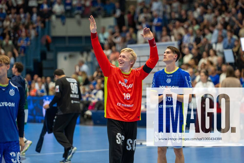 Bertram Obling, Goalkeeper, VfL Gummersbach 16 ,Miro Schluroff, Backcourt, VfL Gummersbach 15 ,VfL Gummersbach vs Fuechse Berlin, Daikin Handball Bundesliga, Men ,4 Matchday, 14 09 2025 Gummersbach NRW Germany