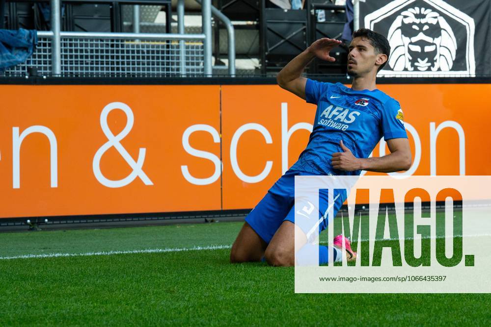 , Stadium Asito , season 2025 2026 , Dutch Eredivisie football , match between Heracles Almelo and AZ , picture shows AZ player Alexandre Penetra scores, celebration Heracles - AZ x31016083x