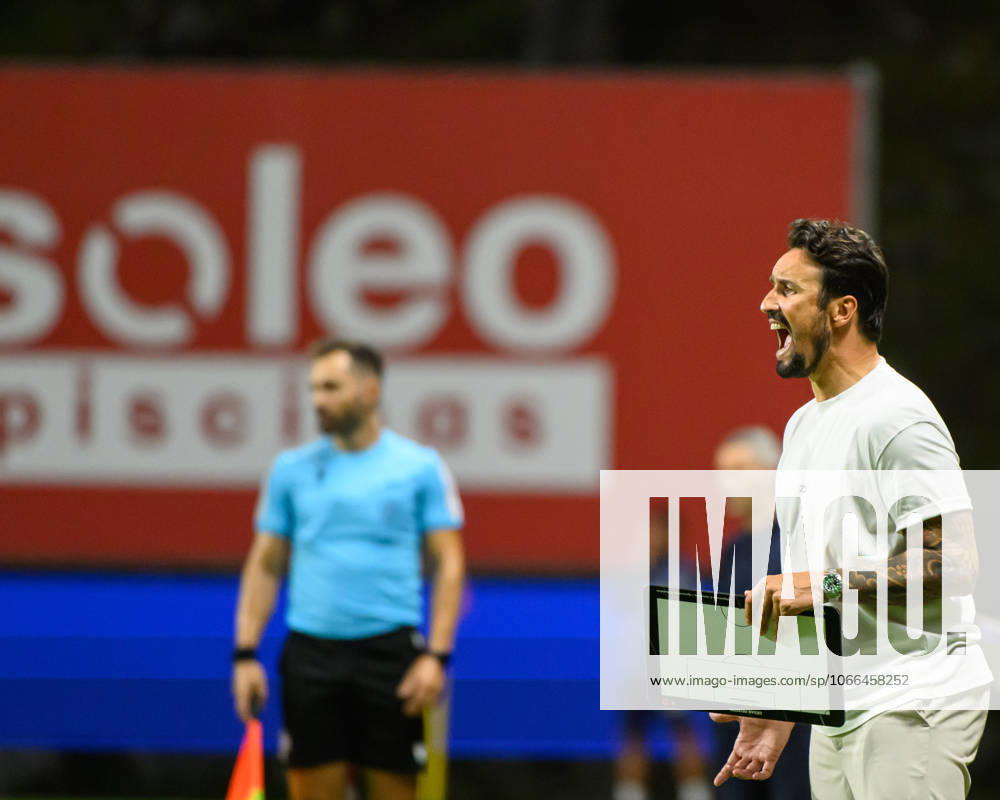 CESAR PEIXOTO head coach of Gil Vicente FC reacts during the Liga Portugal Betclic 2025 26 match between SC Braga and Gil Vicente FC, on September 14, 2025 at Estadio Municipal de Braga, Braga, Portugal Braga Portugal - ZUMAl192 20250914_zsp_l192_056