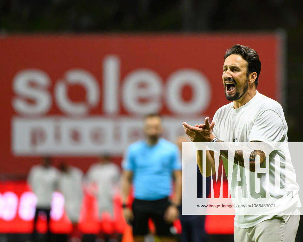 CESAR PEIXOTO head coach of Gil Vicente FC reacts during the Liga Portugal Betclic 2025 26 match between SC Braga and Gil Vicente FC, on September 14, 2025 at Estadio Municipal de Braga, Braga, Portugal Braga Portugal - ZUMAl192 20250914_zsp_l192_067