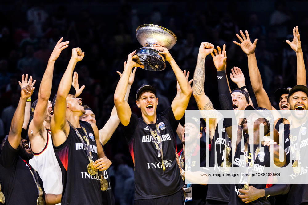 FIBA EuroBasket 2025 Gold Turkey Germany 14 09 2025 Johannes Voigtmann Germany, 7 cheering with trophy, trophy FIBA EuroBasket 2025 Gold Turkey Germany Riga, Arena Riga on 14 09 2025