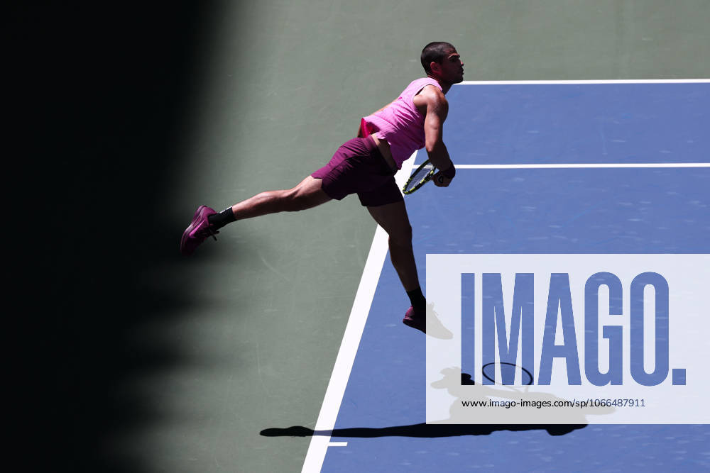 Carlos Alcaraz ESP , from above, US Open Championships 2023, USTA Billie Jean King National Tennis Center, Flushing Meadows, New York, USA