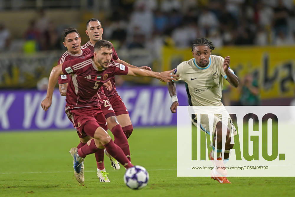 Al-Ittihad v Al-Wehda - AFC Champions League ABU DHABI, UNITED ARAB EMIRATES - SEPTEMBER 15: Alaeddine Zouhirof (L) of Al Wehda in action during the Asian Champions League (AFC) match between Al-Ittihad and Al-Wehda at the Al Nahyan Stadium in Abu Dhabi, United Arab Emirates, on September 15, 2025. Waleed Zein Anadolu Abu Dhabi United Arab Emirates. Editorial use only. Please get in touch for any other usage.