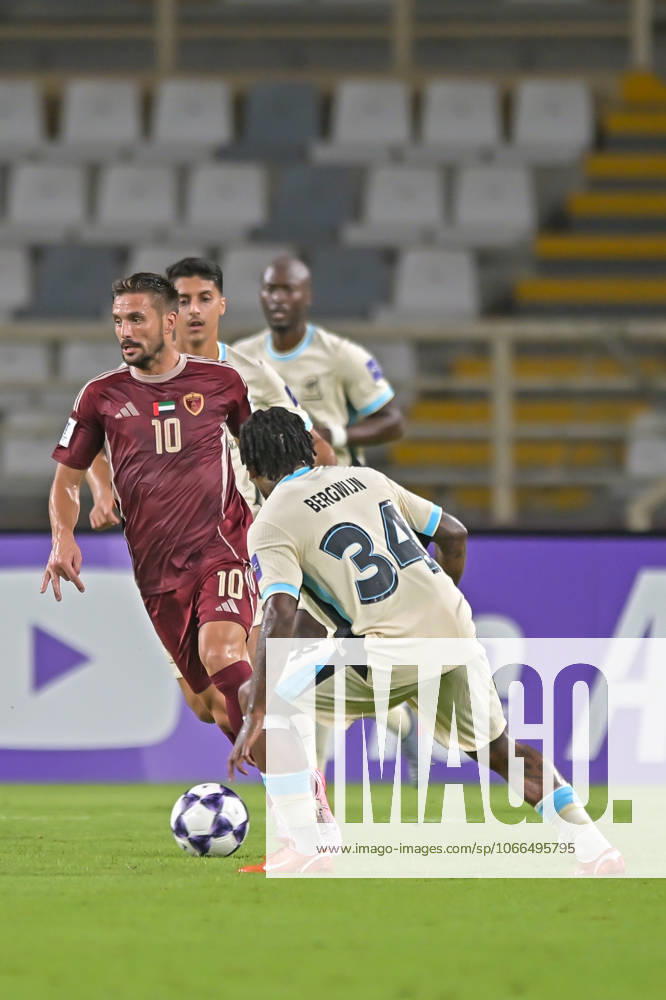 Al-Ittihad v Al-Wehda - AFC Champions League ABU DHABI, UNITED ARAB EMIRATES - SEPTEMBER 15: Steven Bergwijn (R) of Al Ittihad in action during the Asian Champions League (AFC) match between Al-Ittihad and Al-Wehda at the Al Nahyan Stadium in Abu Dhabi, United Arab Emirates, on September 15, 2025. Waleed Zein Anadolu Abu Dhabi United Arab Emirates. Editorial use only. Please get in touch for any other usage.