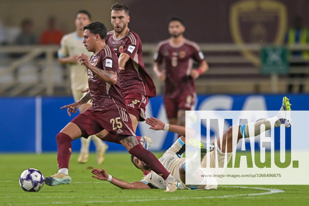 Al-Ittihad v Al-Wehda - AFC Champions League ABU DHABI, UNITED ARAB EMIRATES - SEPTEMBER 15: Jadsom Meemyas (L) of Al-Wehda in action during the Asian Champions League (AFC) match between Al-Ittihad and Al-Wehda at the Al Nahyan Stadium in Abu Dhabi, United Arab Emirates, on September 15, 2025. Waleed Zein Anadolu Abu Dhabi United Arab Emirates. Editorial use only. Please get in touch for any other usage.