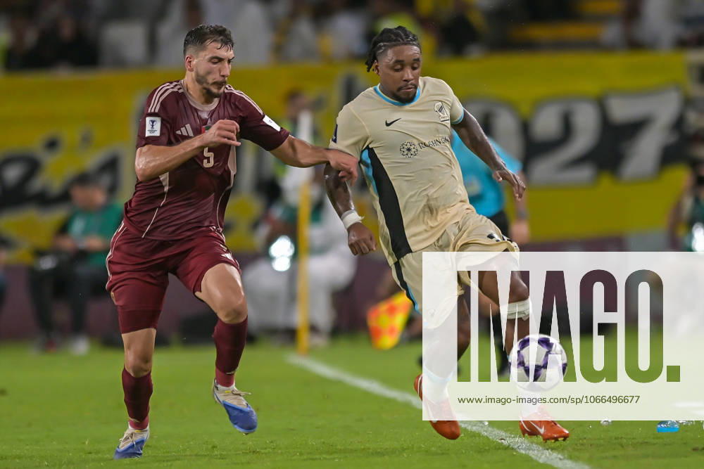 Al-Ittihad v Al-Wehda - AFC Champions League ABU DHABI, UNITED ARAB EMIRATES - SEPTEMBER 15: Steven Bergwijn (R) of Al-Ittihad in action during the Asian Champions League (AFC) match between Al-Ittihad and Al-Wehda at the Al Nahyan Stadium in Abu Dhabi, United Arab Emirates, on September 15, 2025. Waleed Zein Anadolu Abu Dhabi United Arab Emirates. Editorial use only. Please get in touch for any other usage.