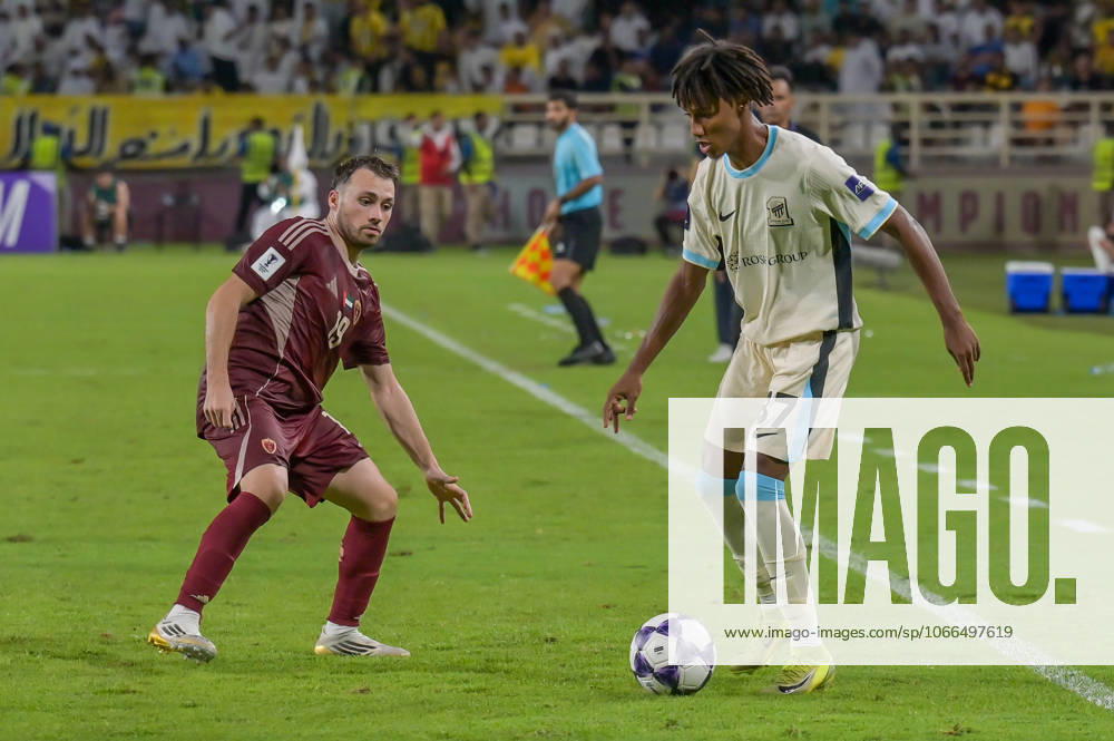 Al-Ittihad v Al-Wehda - AFC Champions League ABU DHABI, UNITED ARAB EMIRATES - SEPTEMBER 15: Al Ittihad player Yaseen Khalid (R) in action against an opponent during the AFC Champions League match between Al-Ittihad and Al-Wehda at Al Nahyan Stadium in Abu Dhabi, United Arab Emirates, on September 15, 2025. Waleed Zein Anadolu Abu Dhabi United Arab Emirates. Editorial use only. Please get in touch for any other usage.
