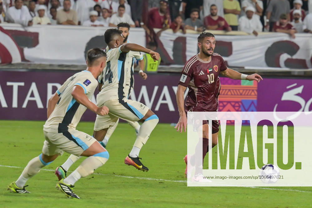 Al-Ittihad v Al-Wehda - AFC Champions League ABU DHABI, UNITED ARAB EMIRATES - SEPTEMBER 15: Al Wehda player Dusan Tadic (R) in action against an opponent during the AFC Champions League match between Al-Ittihad and Al-Wehda at Al Nahyan Stadium in Abu Dhabi, United Arab Emirates, on September 15, 2025. Waleed Zein Anadolu Abu Dhabi United Arab Emirates. Editorial use only. Please get in touch for any other usage.