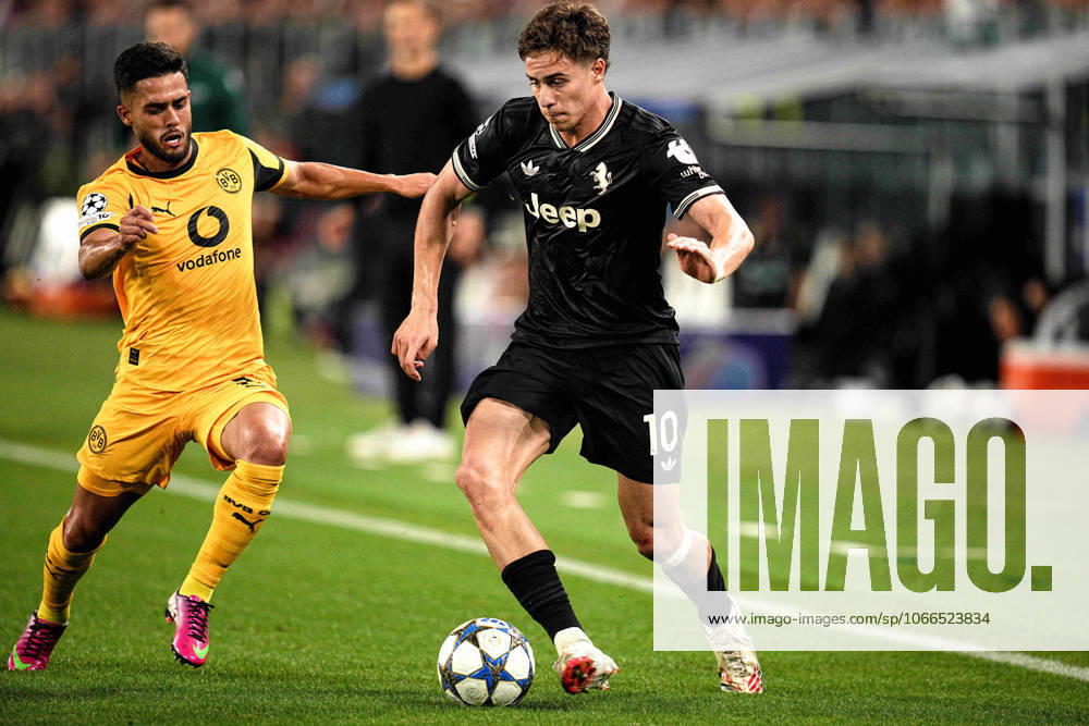 DortmundÕs Yan Couto fights for the ball with Juventus Kenan Yildiz during the Uefa Champions League soccer match, between Juventus and Borussia Dortmund at the Allianz Stadium in Turin, north west Italy - Tuesday, September 16, 2025. - Soccer