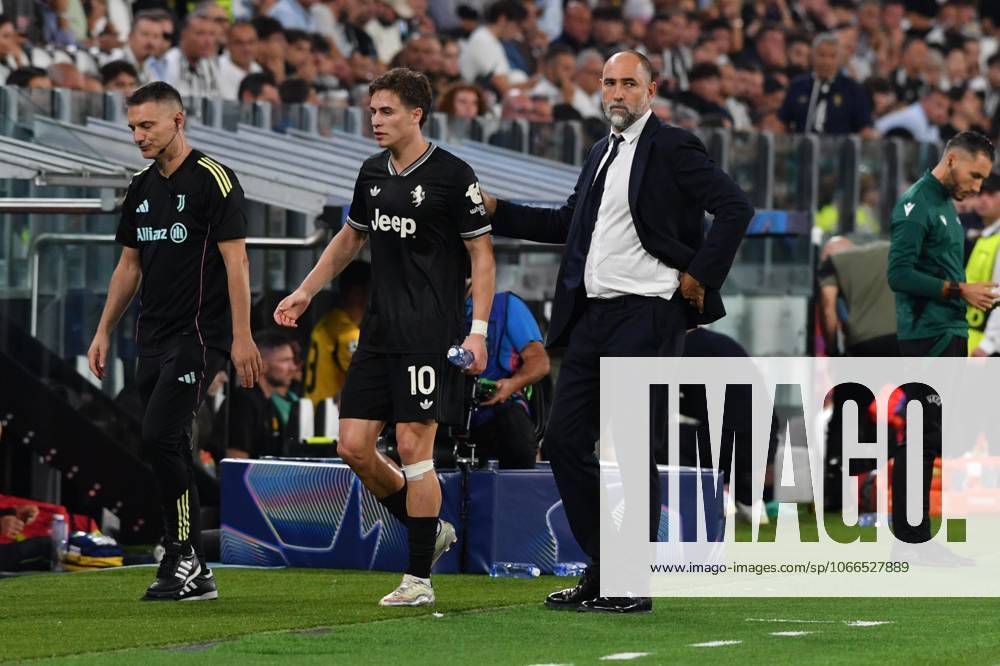 Foto IPP Massimo Rana Torino 16-09-2025 Calcio Champions League 2025 2026 Juventus-Borussia Dortmund 4-4 nella foto kenan yildiz esce dal campo sostituito vicino a lui l allenatore Igor Tudor Italy Photo Press - World Copyright italy ITALY