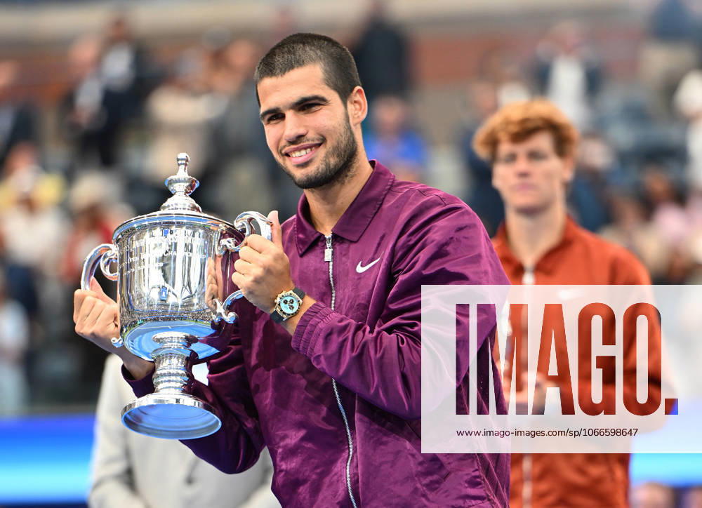 2025 US Open Tennis Championships, Mens Final, Billy Jean-King Tennis Centre, Flushing Meadows, New York, USA, 07 09 2025 Carlos Alcaraz (ESP) lifts trophy after he wins the 2025 US Open Mens final, Flushing Meadows 07 09 2025 New York Billy Jean King Tennis Centre, Flushing Meadows New York USA