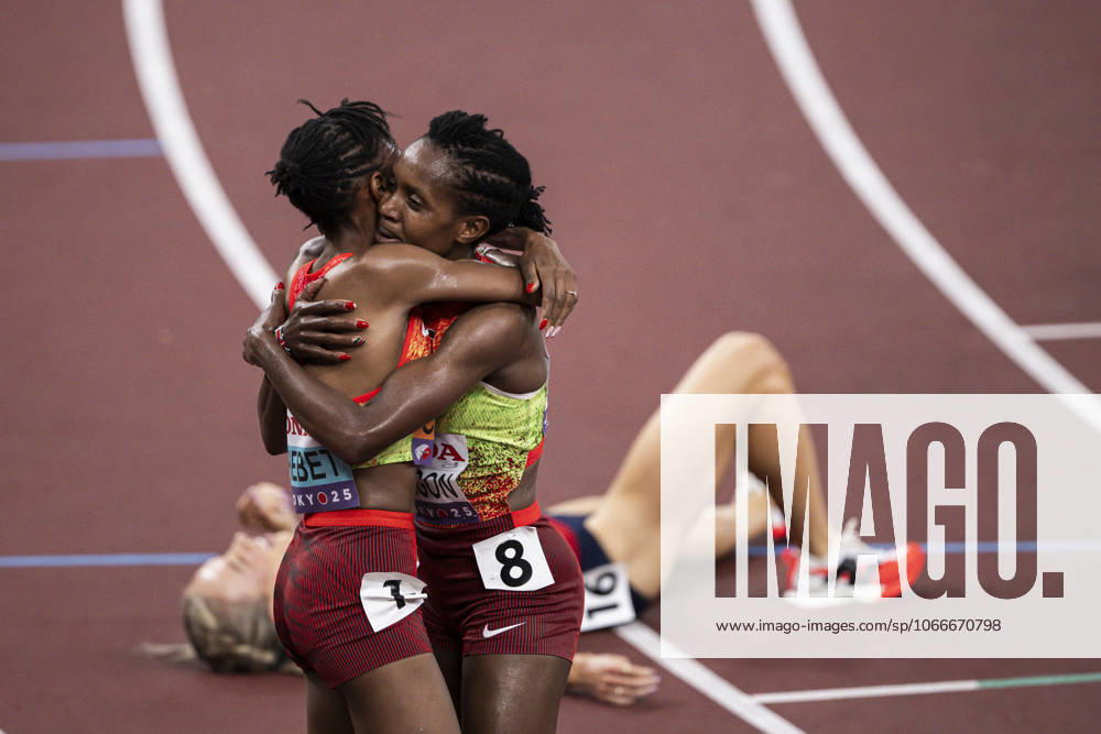 Beatrice Chebet and Faith Kipyegon of Kenya celebrate after the womens 5000 meters final during day 8 of the 2025 World Athletics Championships on September 20, 2025 in Tokyo Photo Joel Marklund BILDBYRAN kod JM JM0737 bbeng friidrott athletics friidrett 2025 world athletics championships world athletics championships tokyo 25 friidrotts vm friidretts vm vm jubel