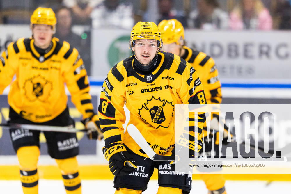 Skellefteas Oliver Okuliar cheers after 0-1 during the ice hockey match in SHL between Linköping and Skelleftea on September 20, 2025 in Linköping