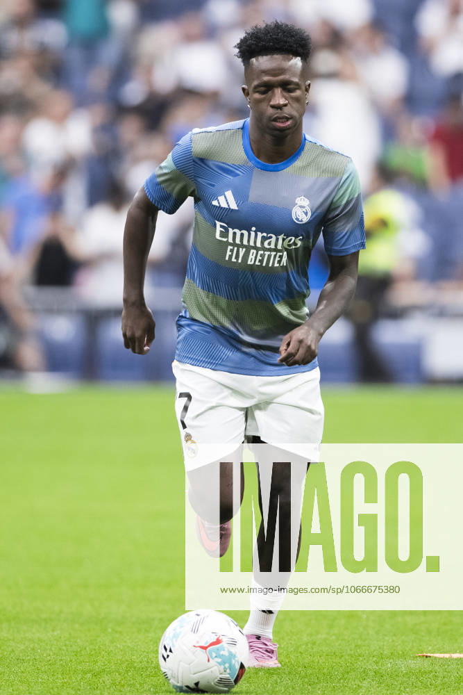 LA LIGA EA Sports - Real Madrid vs Espanyol MADRID, SPAIN - September 20: Vinicius Jr of Real Madrid warm up during the La Liga 2025 26 match between Real Madrid and Espanyol at Santiago Bernabeu Stadium. (Photo by Guillermo Martinez) Madrid Santiago Bernabeu Stadium Spain
