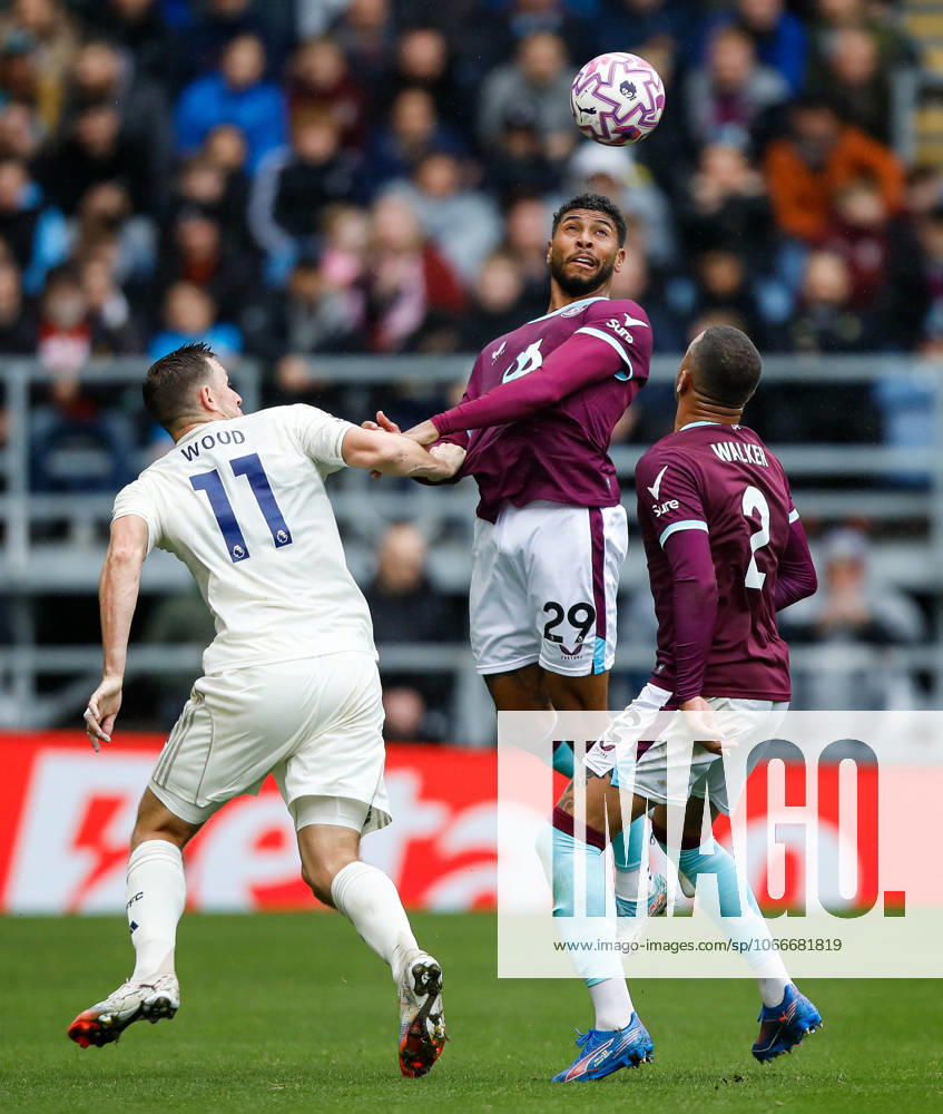 Burnley v Nottingham Forest Premier League Josh Laurent of Burnley and Chris Wood of Nottingham Forest during the Premier League match at Turf Moor, Burnley UK Newspapers OUT
