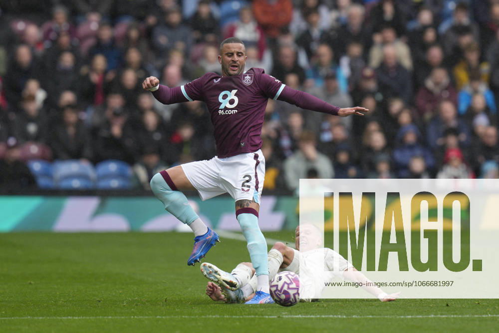 Burnley v Nottingham Forest, Burnley, UK - 20 Sep 2025 Oleksandr Zinchenko of Nottingham Forest tackles Kyle Walker of Burnley during the Premier League match between Burnley and Nottingham Forest at Turf Moor, Burnley on 20 September 2025 ( Burnley Turf Moor Burnley England