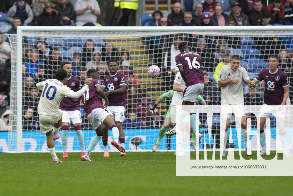 Burnley v Nottingham Forest, Burnley, UK - 20 Sep 2025 Morgan Gibbs-White of Nottingham Forest shoots at the Burnley goal during the Premier League match between Burnley and Nottingham Forest at Turf Moor, Burnley on 20 September 2025 ( Burnley Turf Moor Burnley England