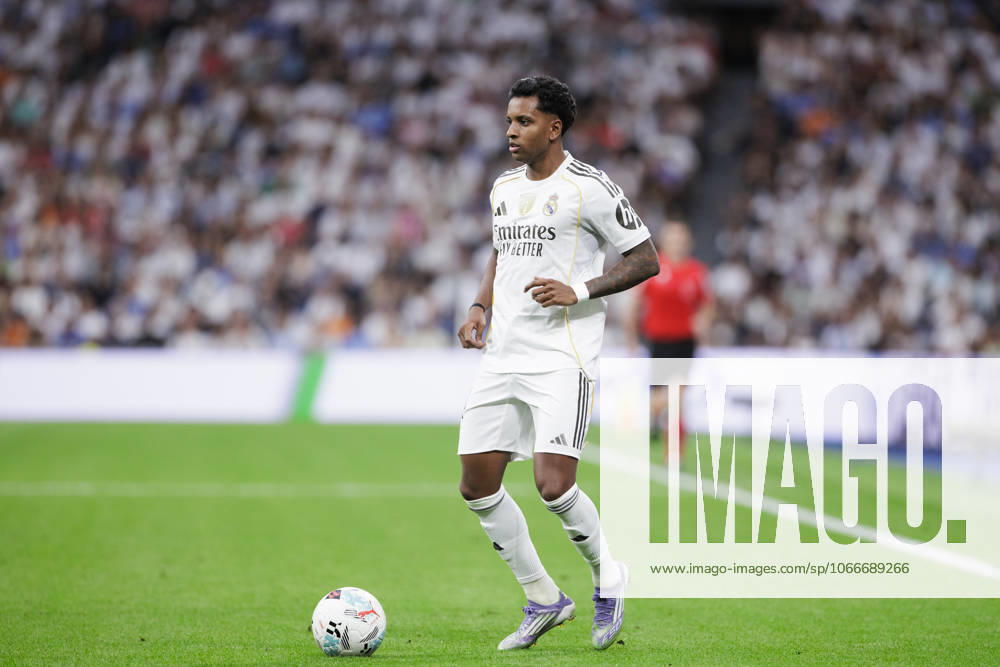 LA LIGA EA Sports - Real Madrid vs Espanyol MADRID, SPAIN - September 20: Rodrygo Goes of Real Madrid in action during the La Liga 2025 26 match between Real Madrid and Espanyol at Santiago Bernabeu Stadium. (Photo by Guillermo Martinez) Madrid Santiago Bernabeu Stadium Spain