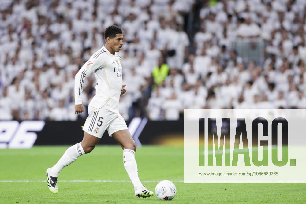 LA LIGA EA Sports - Real Madrid vs Espanyol MADRID, SPAIN - September 20: Jude Bellingham of Real Madrid in action during the La Liga 2025 26 match between Real Madrid and Espanyol at Santiago Bernabeu Stadium. (Photo by Guillermo Martinez) Madrid Santiago Bernabeu Stadium Spain