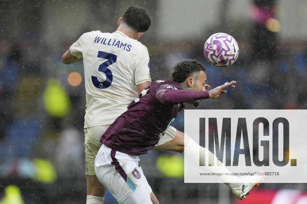Burnley v Nottingham Forest, Burnley, UK - 20 Sep 2025 Neco Williams of Nottingham Forest competes for a header with Quilindschy Hartman of Burnley during the Premier League match between Burnley and Nottingham Forest at Turf Moor, Burnley on 20 September 2025 ( Burnley Turf Moor Burnley England