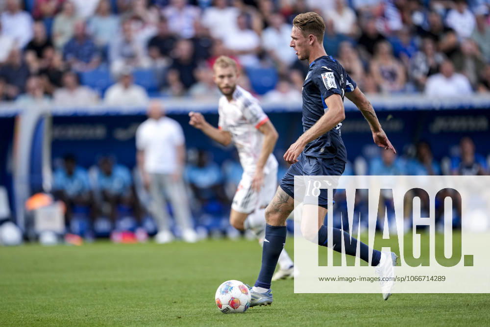 Wouter Burger Hoffenheim, 18 , on the ball, cropped, full body, single image, single photo, action, action, 20 09 2025, Sinsheim Germany , Football, Bundesliga, TSG 1899 Hoffenheim FC Bayern Munich, DFB DFL REGULATIONS PROHIBIT ANY USE OF PHOTOGRAPHS AS IMAGE SEQUENCES AND OR QUASI VIDEO