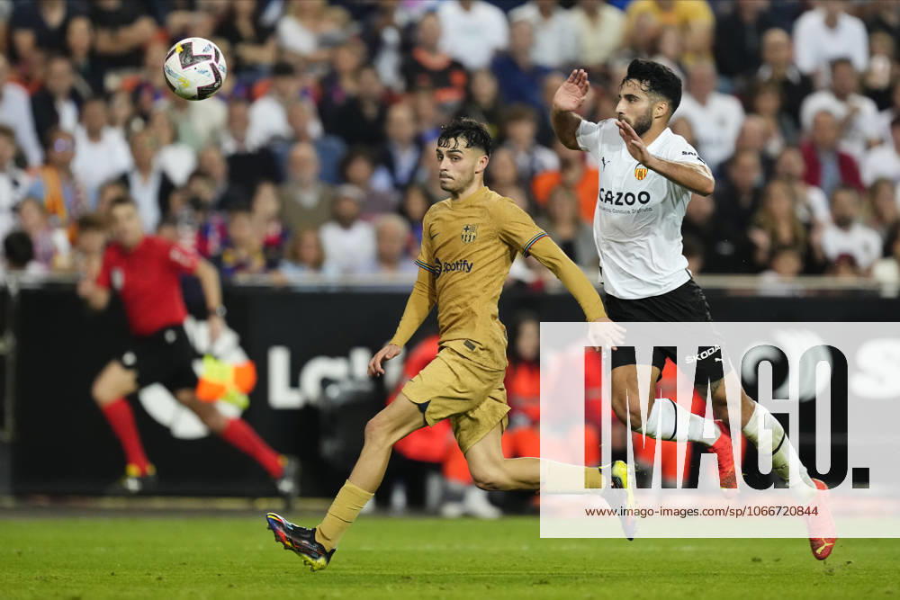 Valencia CF v FC Barcelona, Barca - LaLiga Santander VALENCIA, SPAIN - 29 October: Pedri central midfield of Barcelona and Spain and Eray Comert Centre-Back of Valencia and Switzerland compete for the ball during the La Liga Santander match between Valencia CF and FC Barcelona at Estadio Mestalla on October 29, 2022 in Valencia, Spain. Spain World. Editorial use only. Please get in touch for any other usage.